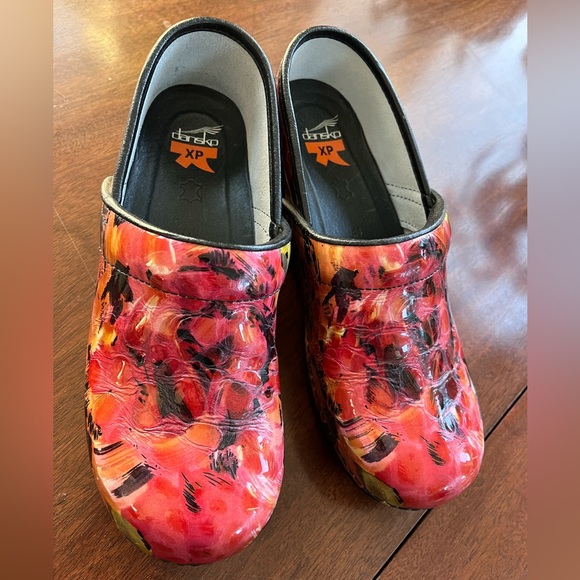 Dansko EU 41 (Women's 10-10.5) sunflower clogs - Picture 2 of 14